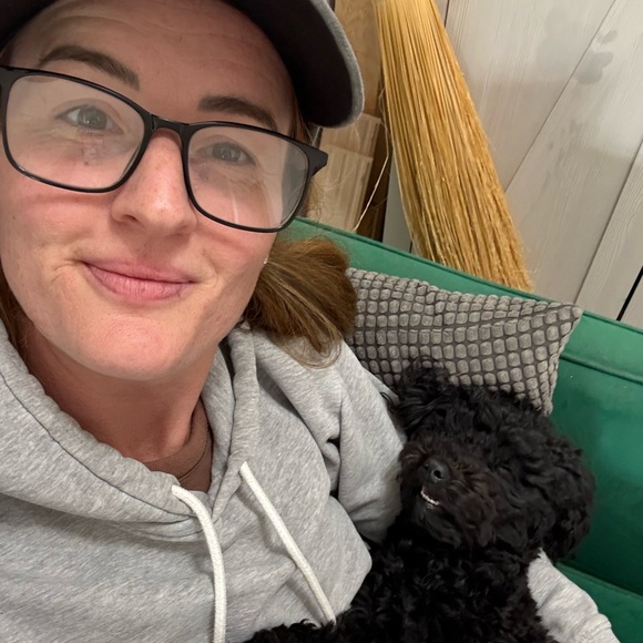 Meet your Posher, Caitlin - Picture 3 of 3